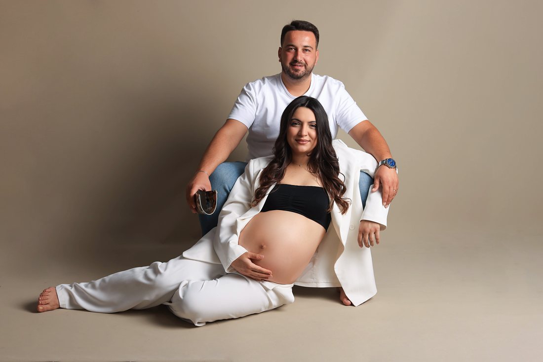 Expecting couple in the studio — maternity photographer Dubai